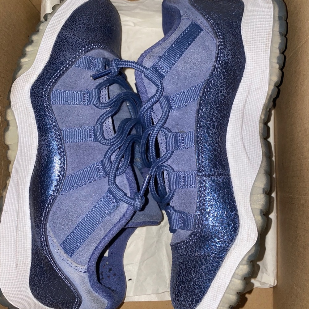 Jordan 11s - Picture 2 of 4